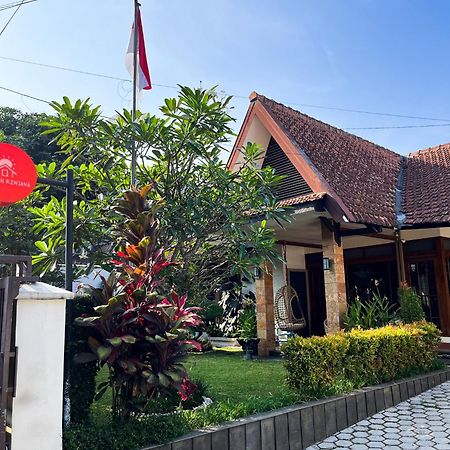 Roemah Renjana Bandung Bed & Breakfast Екстериор снимка