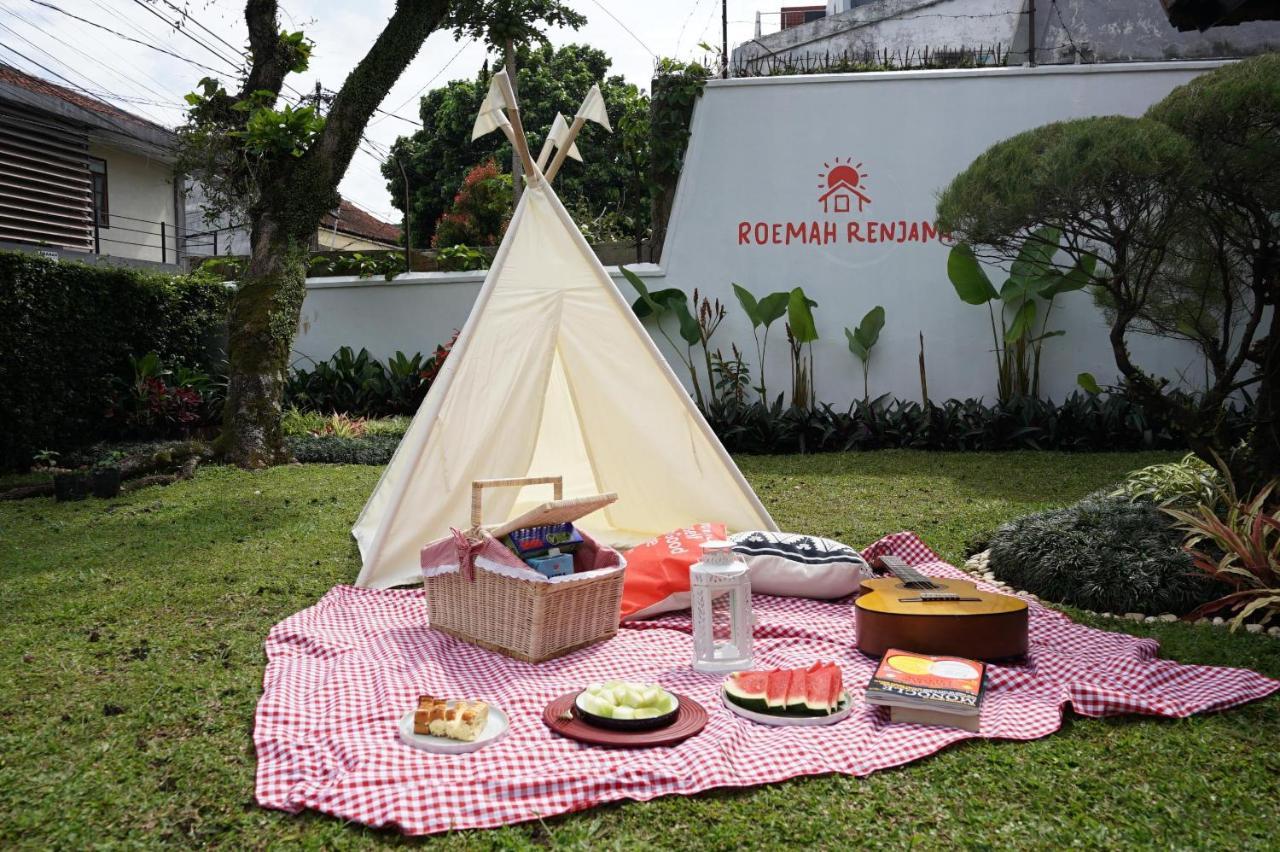 Roemah Renjana Bandung Bed & Breakfast Екстериор снимка