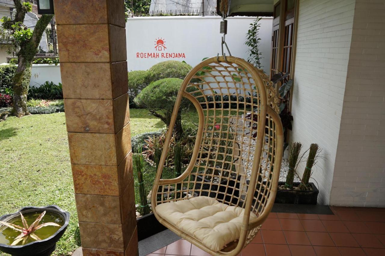 Roemah Renjana Bandung Bed & Breakfast Екстериор снимка