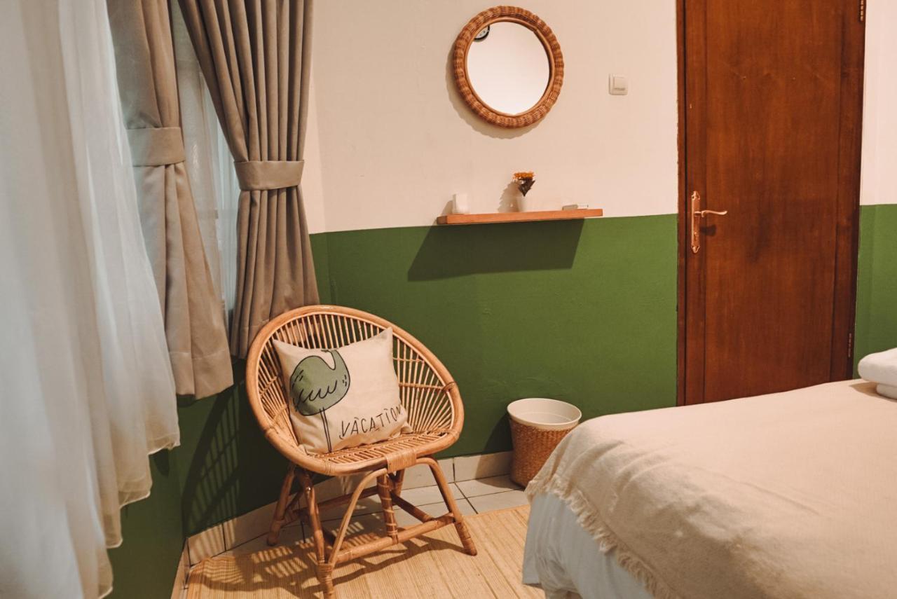 Roemah Renjana Bandung Bed & Breakfast Екстериор снимка
