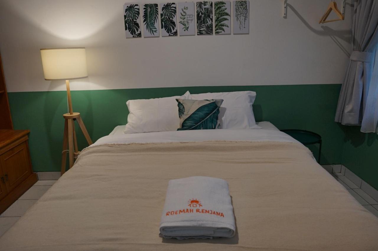 Roemah Renjana Bandung Bed & Breakfast Екстериор снимка