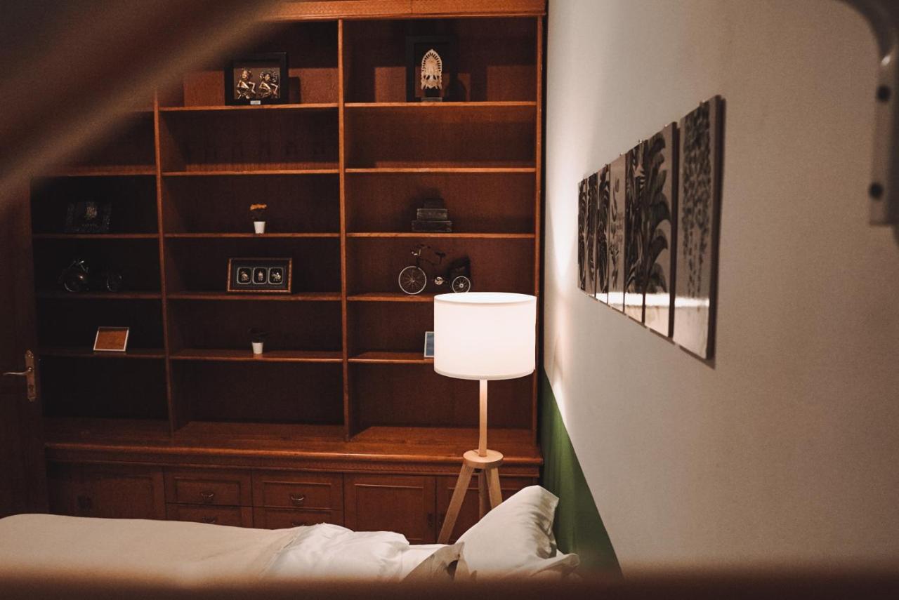Roemah Renjana Bandung Bed & Breakfast Екстериор снимка