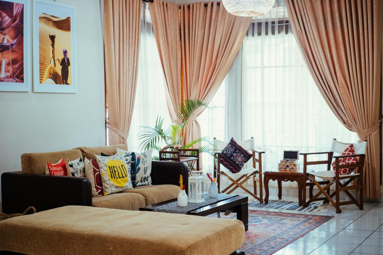Roemah Renjana Bandung Bed & Breakfast Екстериор снимка