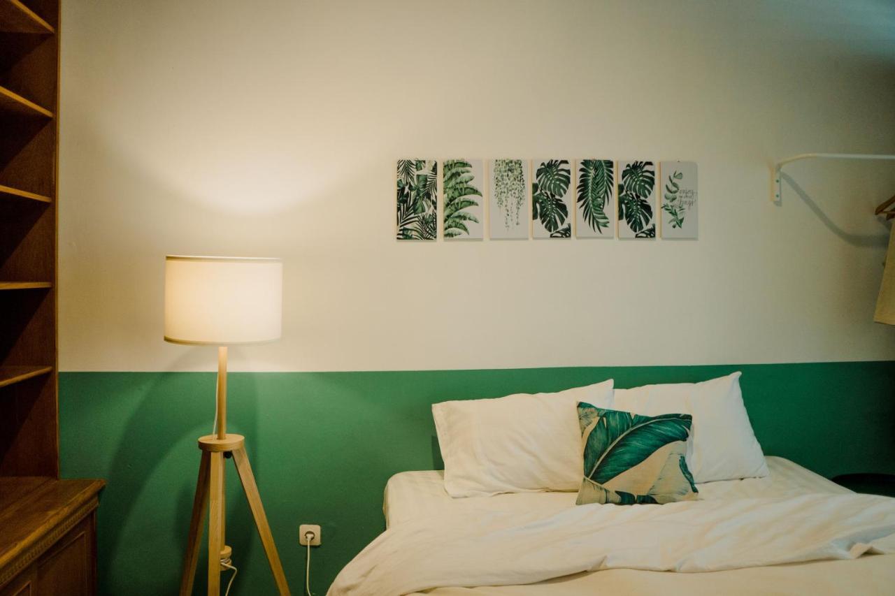 Roemah Renjana Bandung Bed & Breakfast Екстериор снимка