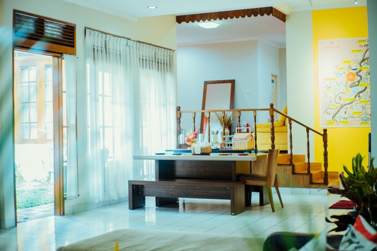Roemah Renjana Bandung Bed & Breakfast Екстериор снимка