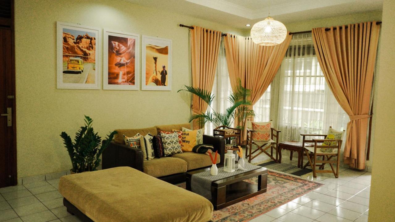 Roemah Renjana Bandung Bed & Breakfast Екстериор снимка