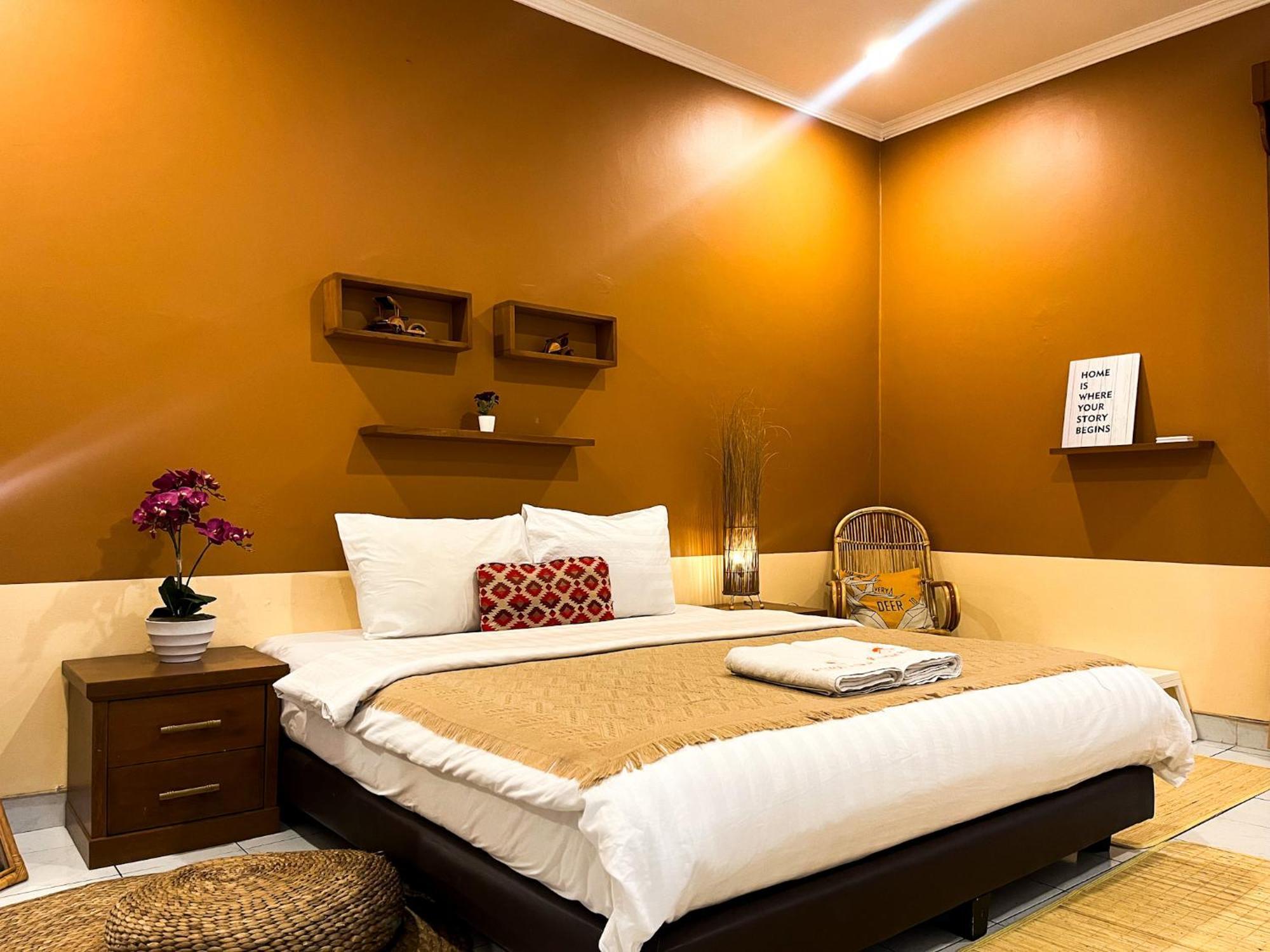 Roemah Renjana Bandung Bed & Breakfast Екстериор снимка