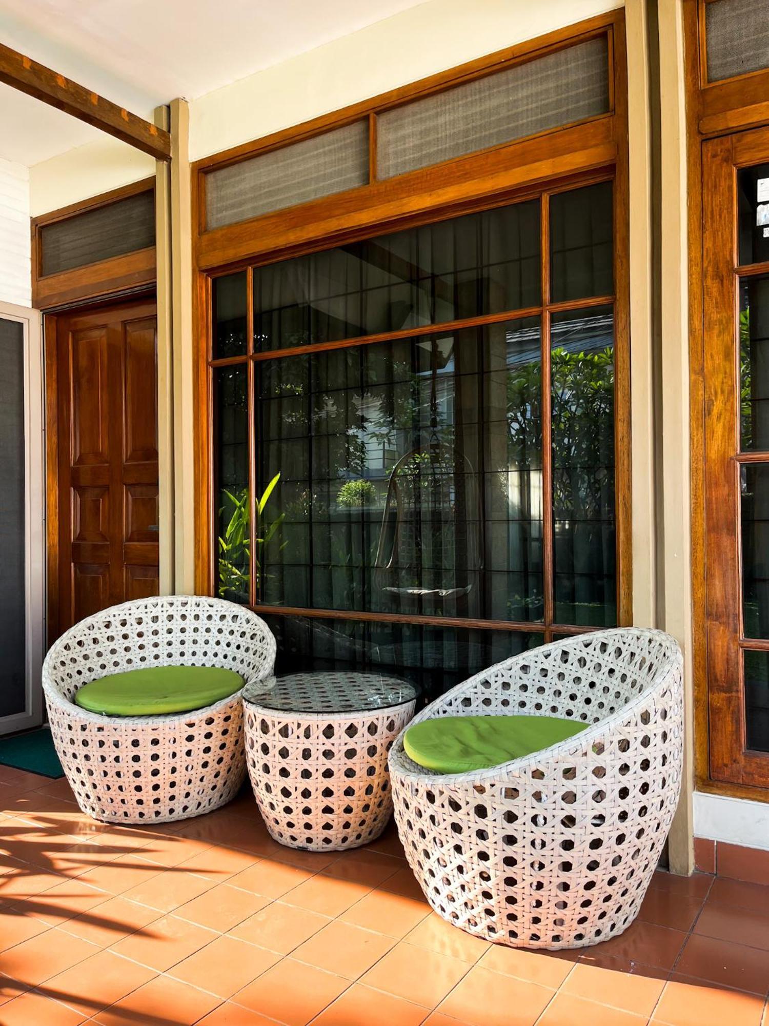 Roemah Renjana Bandung Bed & Breakfast Екстериор снимка