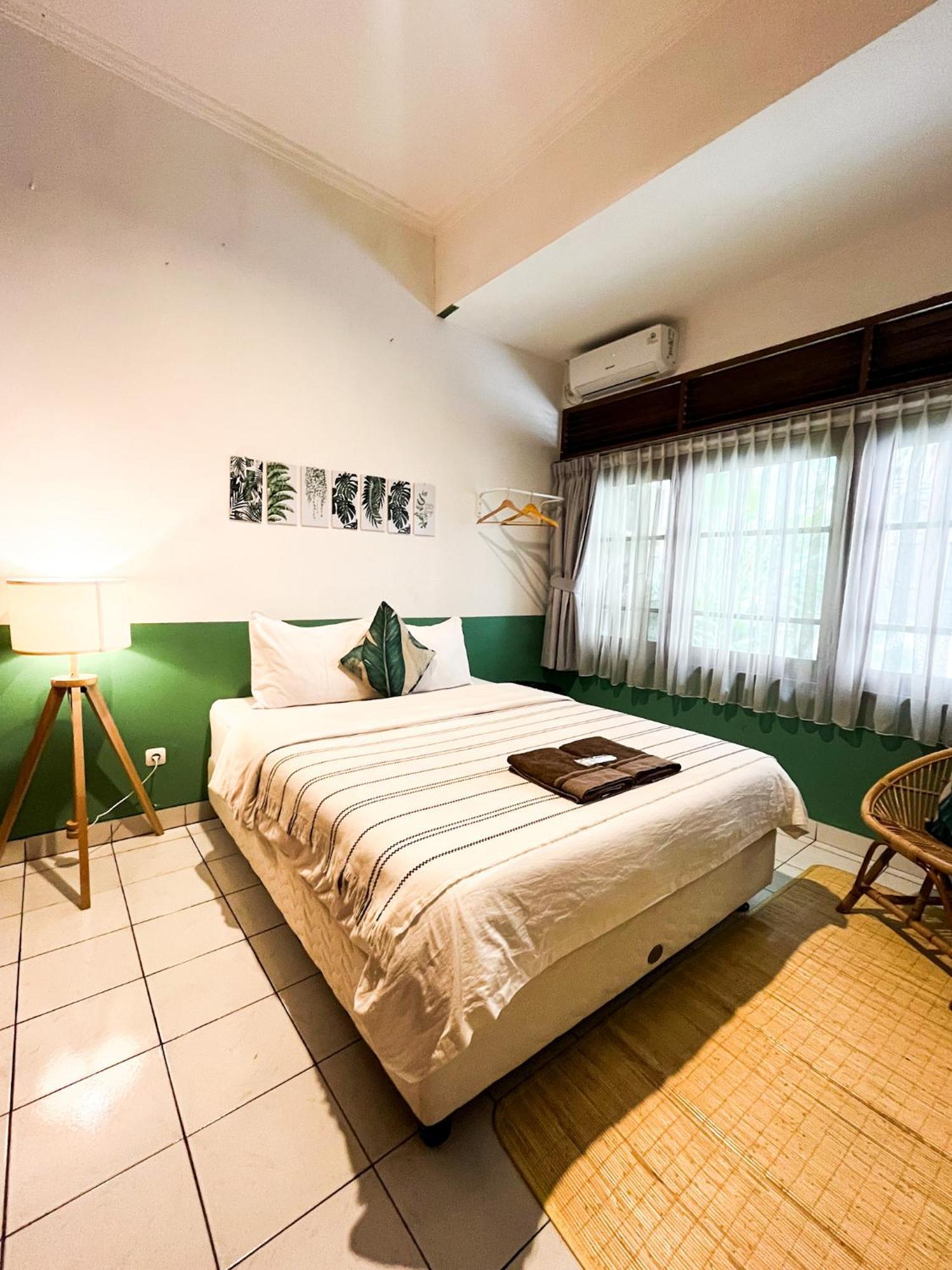 Roemah Renjana Bandung Bed & Breakfast Екстериор снимка