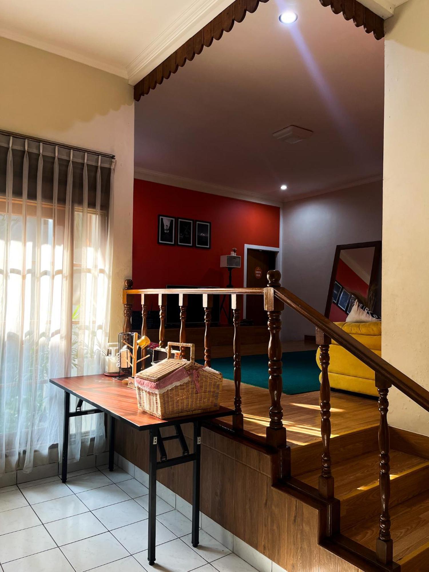 Roemah Renjana Bandung Bed & Breakfast Екстериор снимка